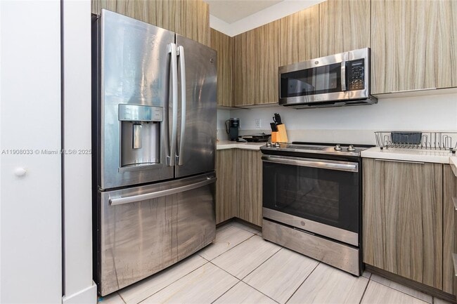 Building Photo - 6401 NW 103rd Pl