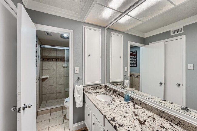 Building Photo - 204 World of Tennis Sq