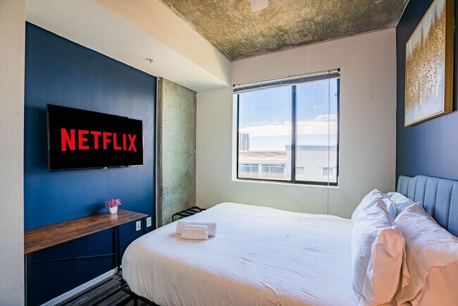 Building Photo - 333 E Roosevelt St