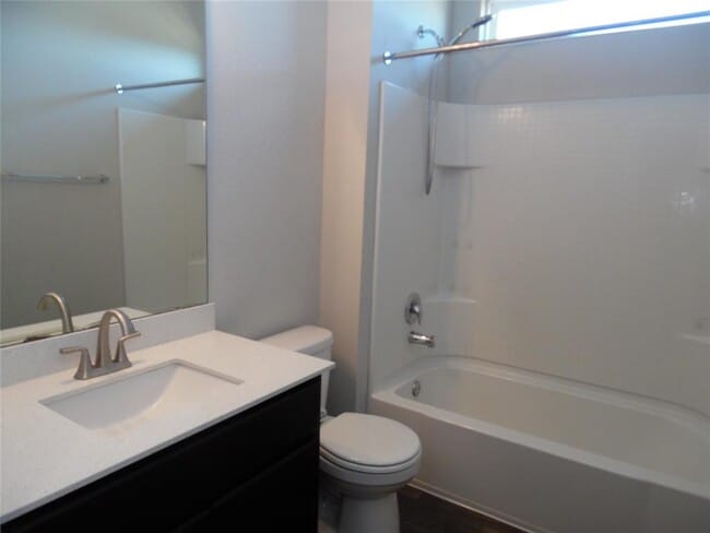 Building Photo - 604 Independence Ave