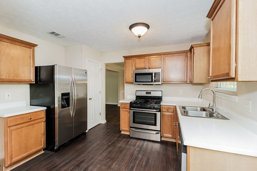 Building Photo - 12 Red Maple Way