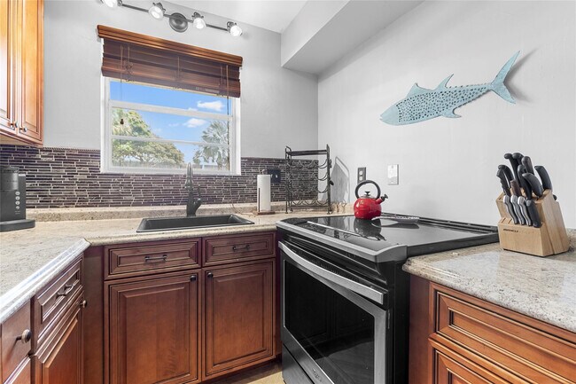 Building Photo - 30 SE 13th St