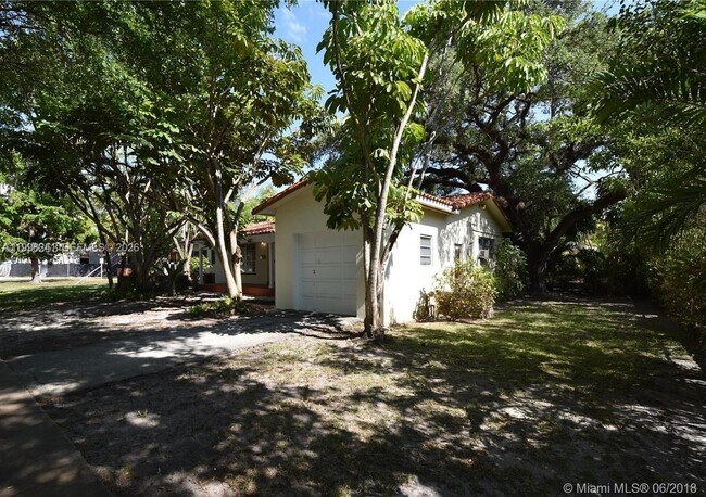 Building Photo - 800 Andalusia Ave