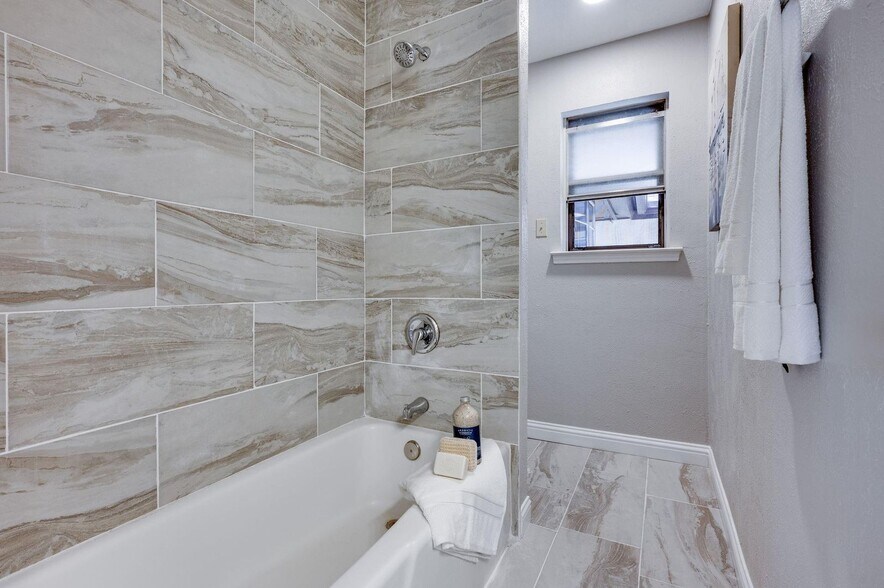 Building Photo - 724 Toni Dr