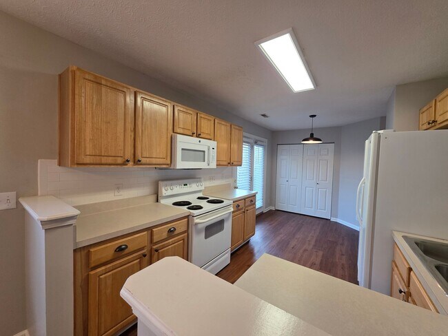Building Photo - 3 Bed 2.5 Bath Nashville Opry Mills Area F...