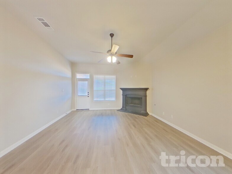 Building Photo - 1940 Gill Star Dr