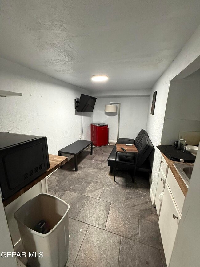 Building Photo - 2415 Montana Ave