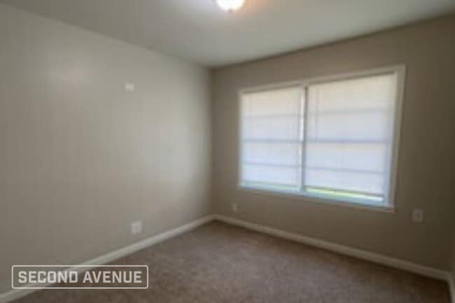 Building Photo - 304 Highland Dr