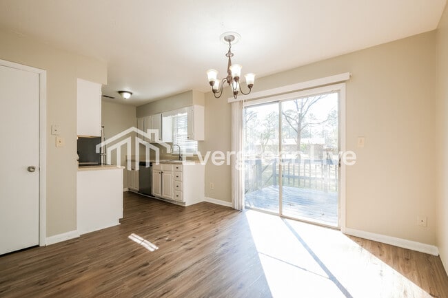 Building Photo - 8929 Ashwood Dr