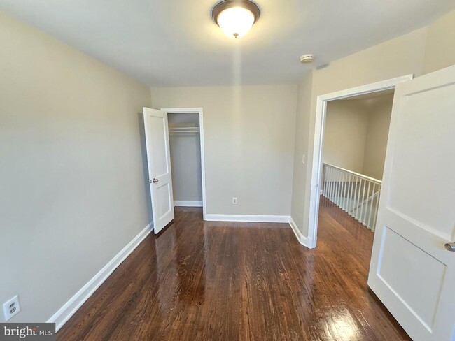 Building Photo - 4733 Homesdale Ave