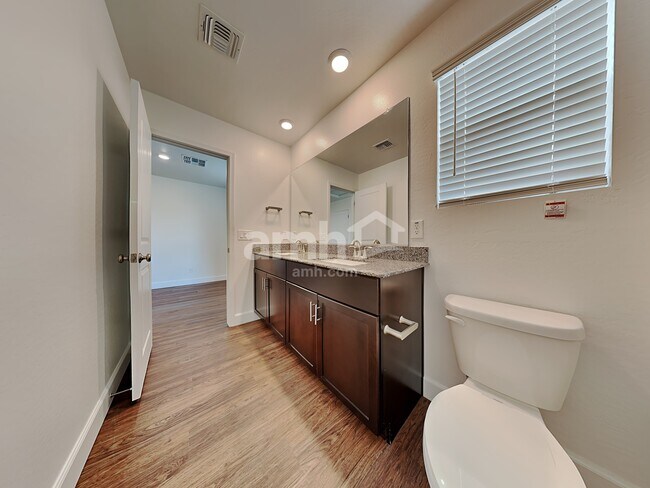 Building Photo - 661 W Bosal Dr