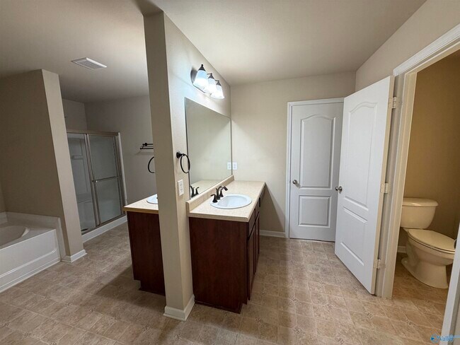 Building Photo - 222 Ivyleaf Dr