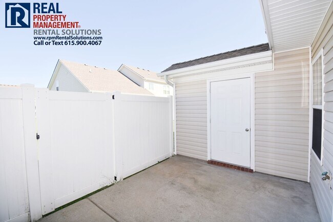 Building Photo - Beautiful Smyrna townhome less than 1 mile...