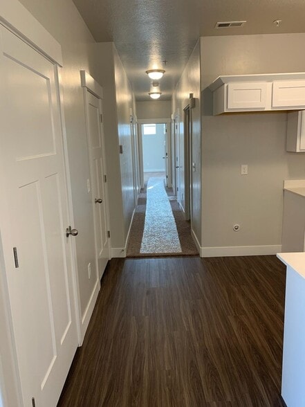 Building Photo - 718 N 380 W