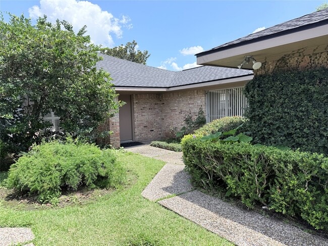 Building Photo - 1611 Potomac Dr