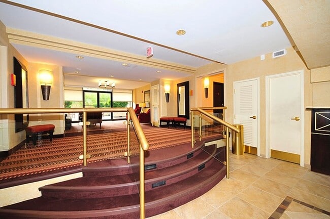 Building Photo - Sunny 2 BR at Claridge House Coop