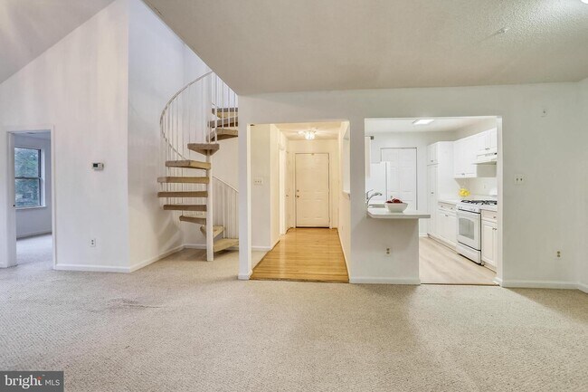 Primary Photo - 10010 Vanderbilt Cir