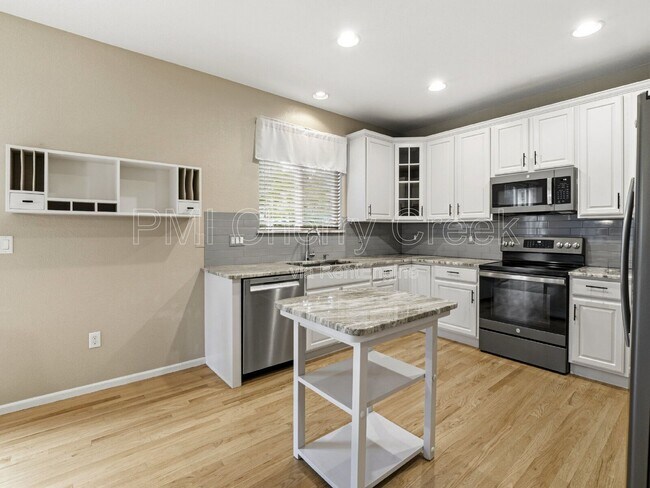 Building Photo - 10740 Southhaven Cir