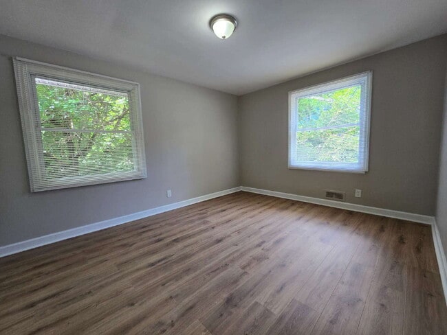 Building Photo - Newly Renovated Ranch Home