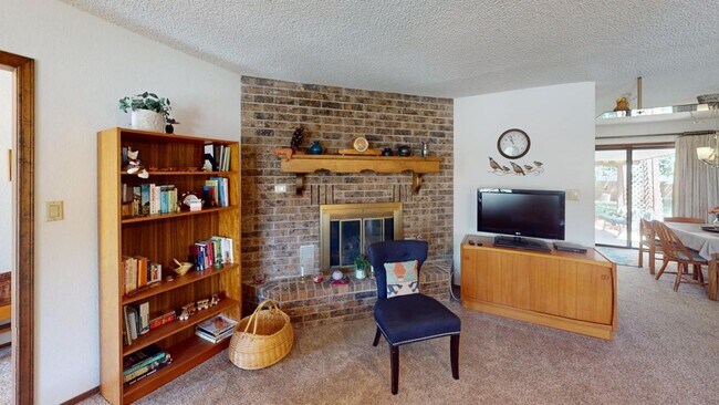 Building Photo - Fully Furnished 3 Bedroom Rental