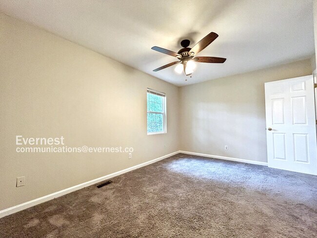 Building Photo - 1461 Springleaf Cir SE
