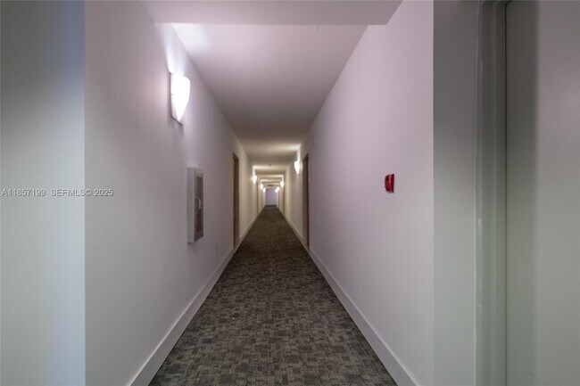 Building Photo - 1200 Brickell Bay Dr