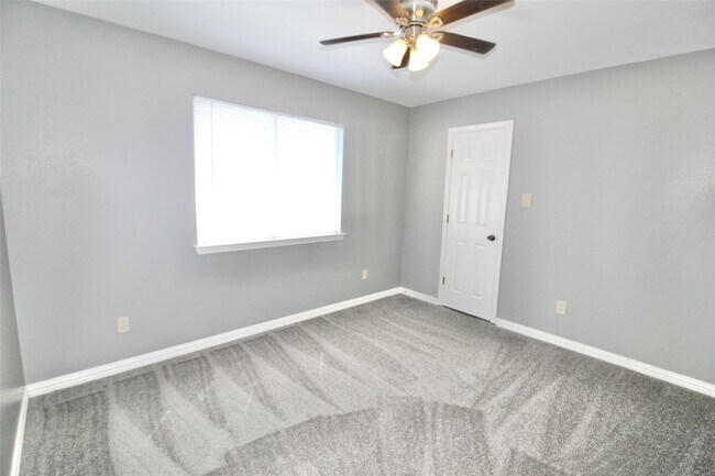 Building Photo - 7423 Edgecraft Dr