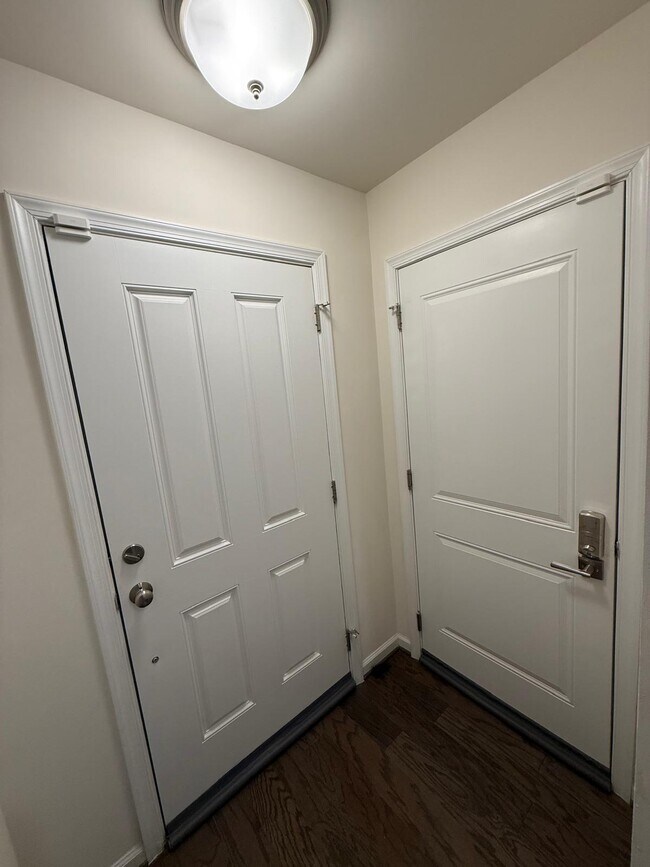 Building Photo - 23910 Catawba Hill Dr