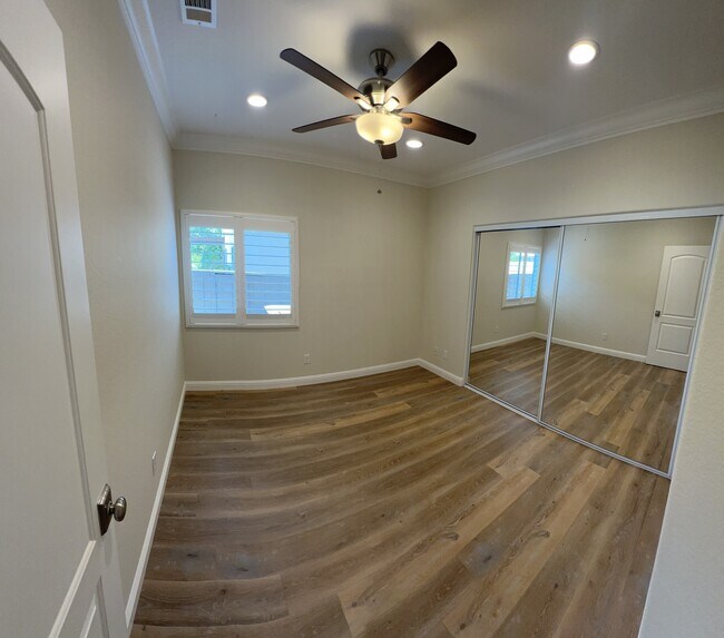 Building Photo - 43142 Caminata Dr