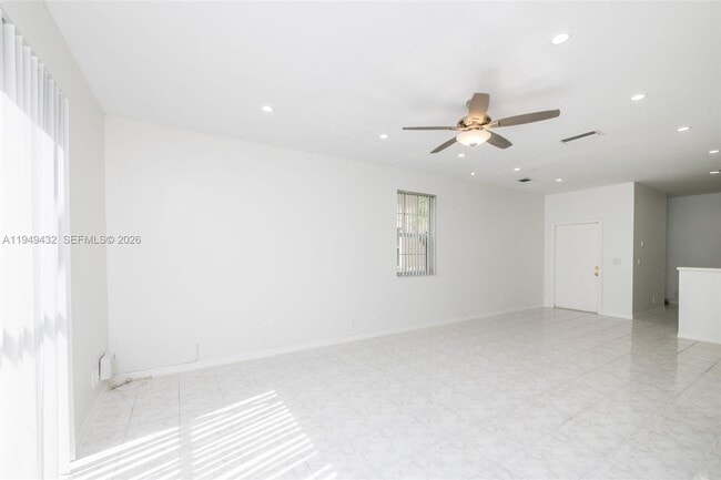 Building Photo - 1911 Madeira Dr