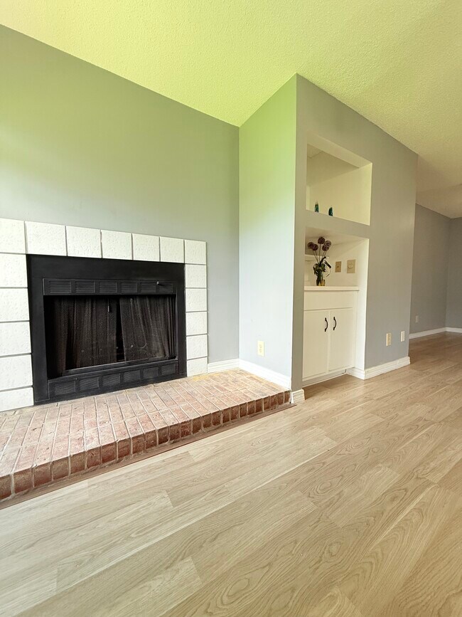 Building Photo - 10200 Belle Rive Blvd