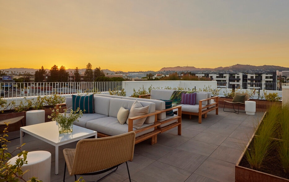 Building Photo - 636 N. Juanita Ave, Los Angeles, CA 90004