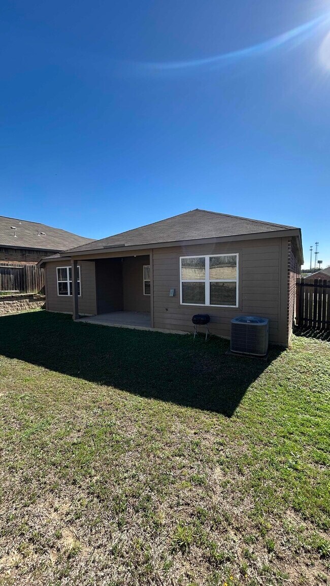 Building Photo - 6312 Juniper Vw