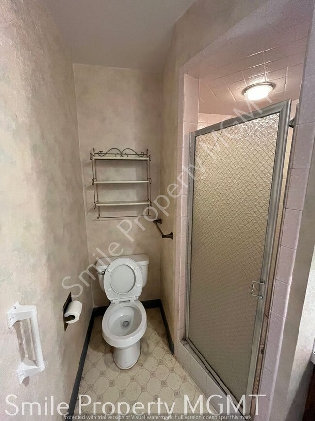 Building Photo - single house