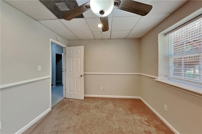 Building Photo - 460 Highlander Way