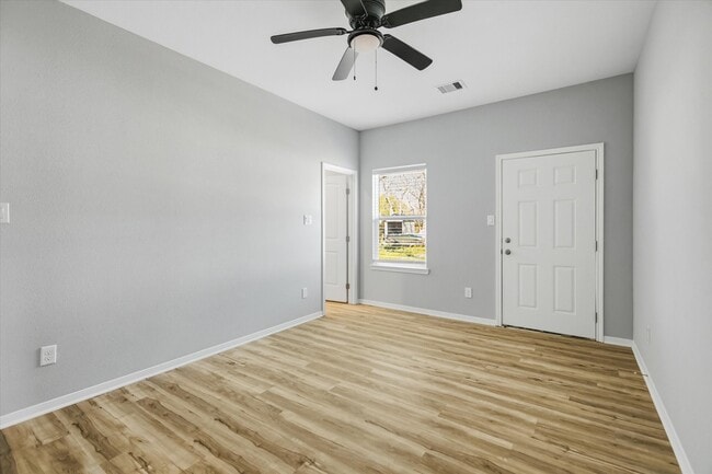 Building Photo - 205 N Bay