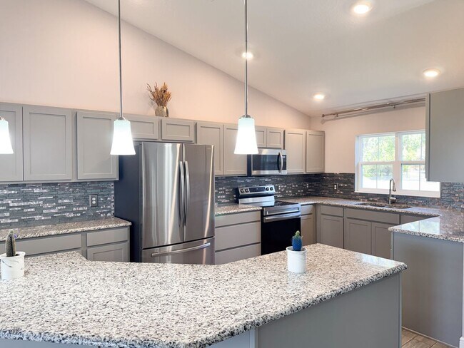 Building Photo - LAKE FRONT BRAND NEW Beautiful 3 bedroom on Lake Toho!