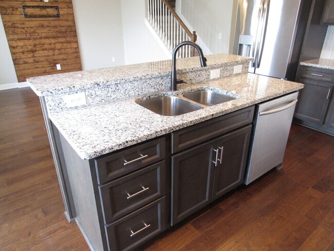 Building Photo - Old Hickory townhome, like new!