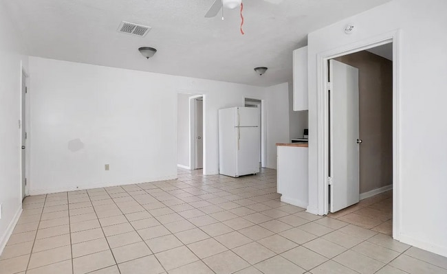 Building Photo - 6458 Pinebrook Dr