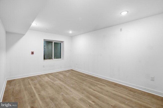 Building Photo - 669 N 39th St
