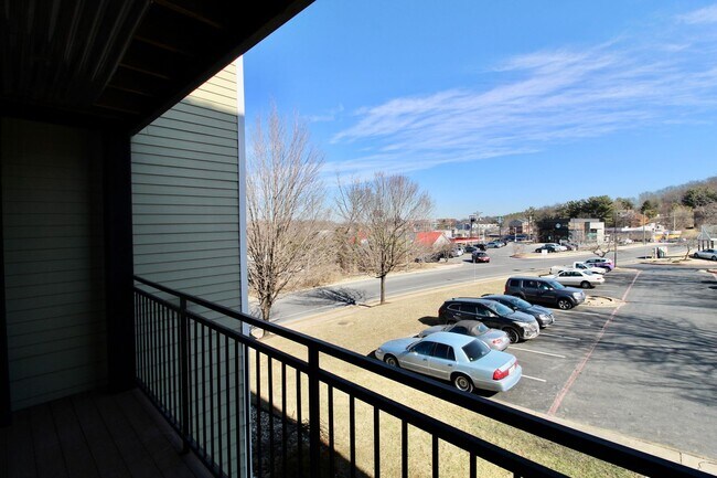 Building Photo - 1340 Hunters Rd