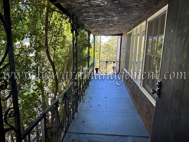 Building Photo - Private and Cozy 4 Bedroom Home located in...
