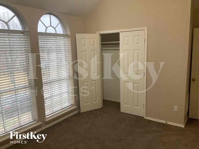 Building Photo - 2329 Bent Brook Dr