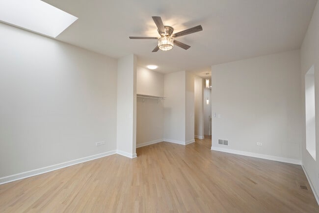 Building Photo - 6505 S Woodlawn Ave