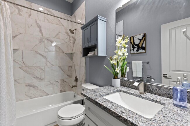 Building Photo - 2209 Silverbonnet St