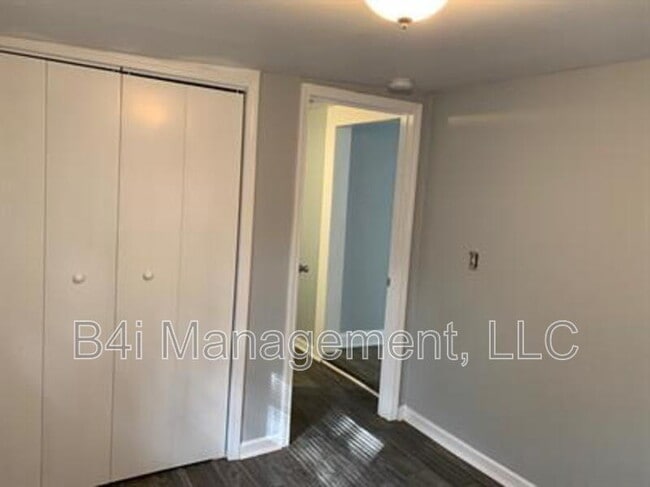 Building Photo - 1201 Lake Dr