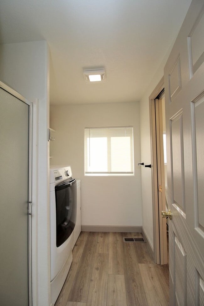 Building Photo - 11318 NE Siskiyou St