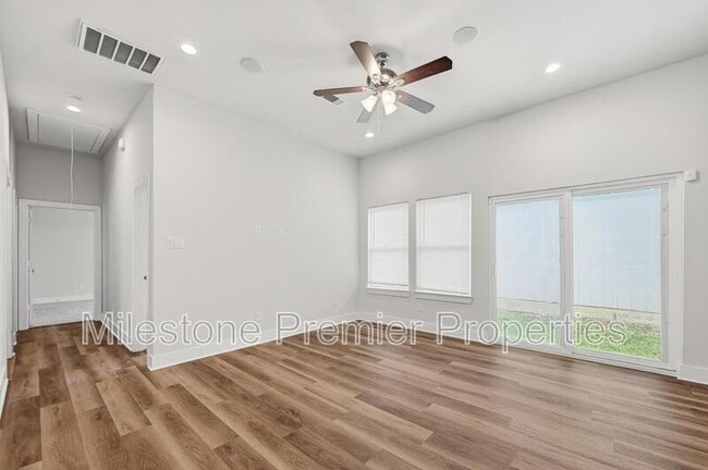 Building Photo - 1220 Jones St