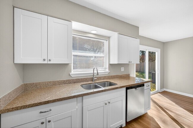 Building Photo - 7726 Claiborne St