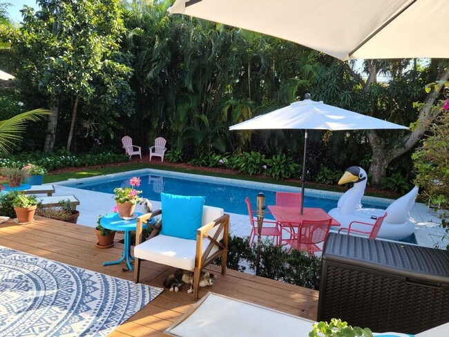 Building Photo - 902 E Boca Raton Rd